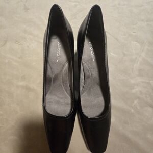 AEROSOLES Elegant Black Pumps